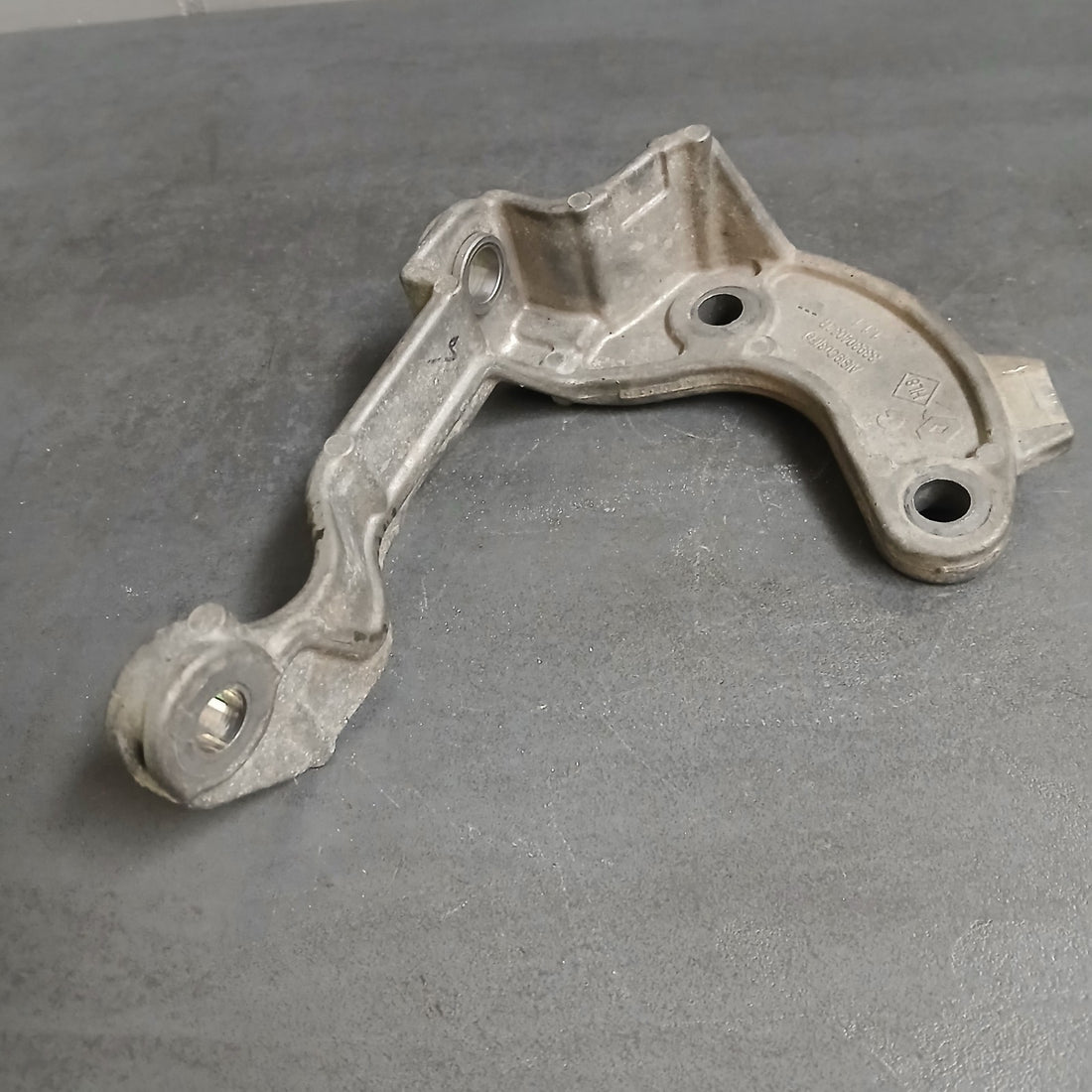 Dacia Duster III Halterung Vorderachsgetriebe / Differentialgetriebe  339304032R