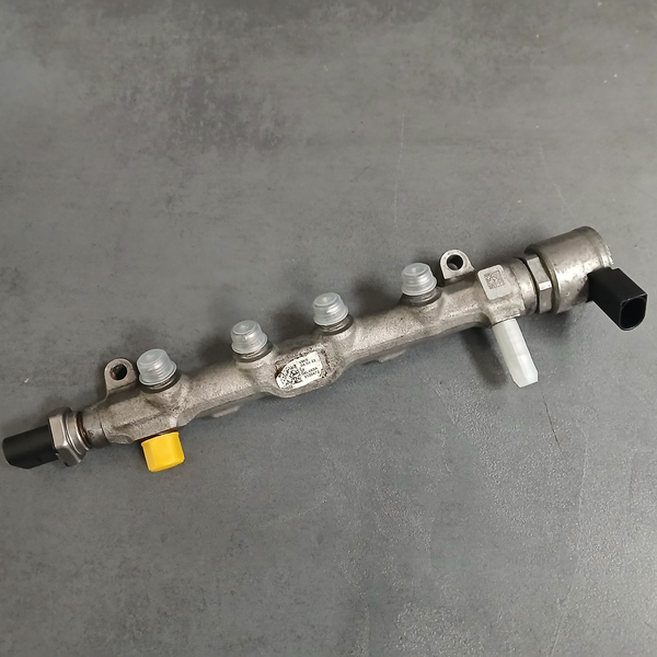 Kraftstoff Verteiler VW Common Rail Düsenstock 04L093A 04L130764B