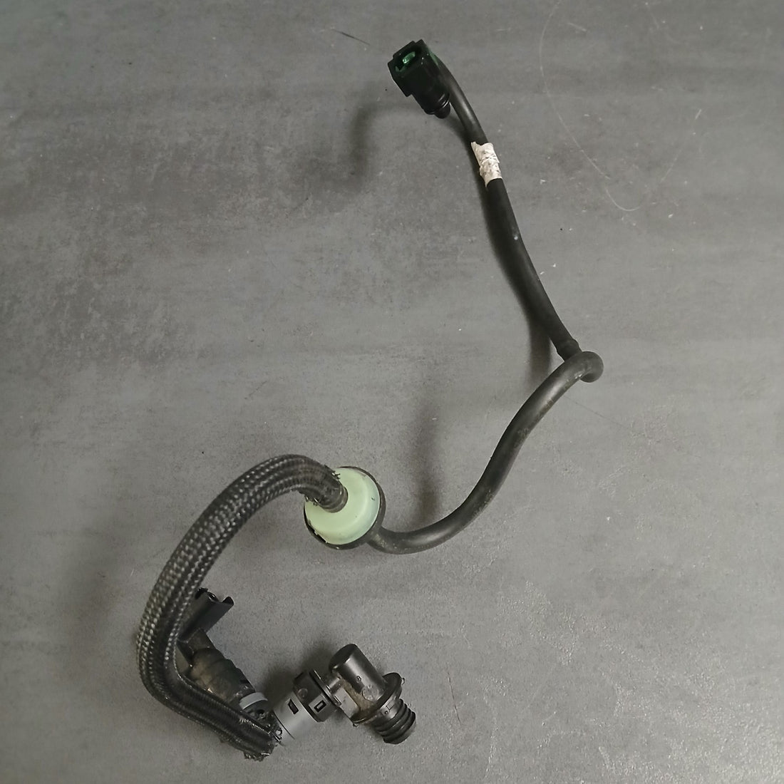 PSA Vakuumschlauch für den Bremskraftverstärker (inklusive Sensor) 9818022680