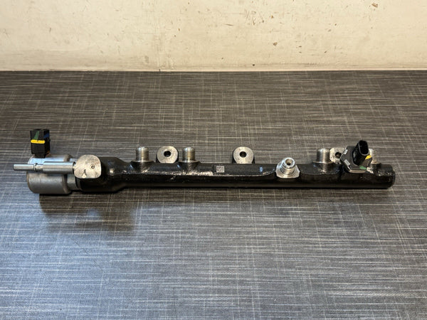 Opel Nissan Renault 2.3 DCI Verteilerrohr + Ventil 175211218R A2C97951300