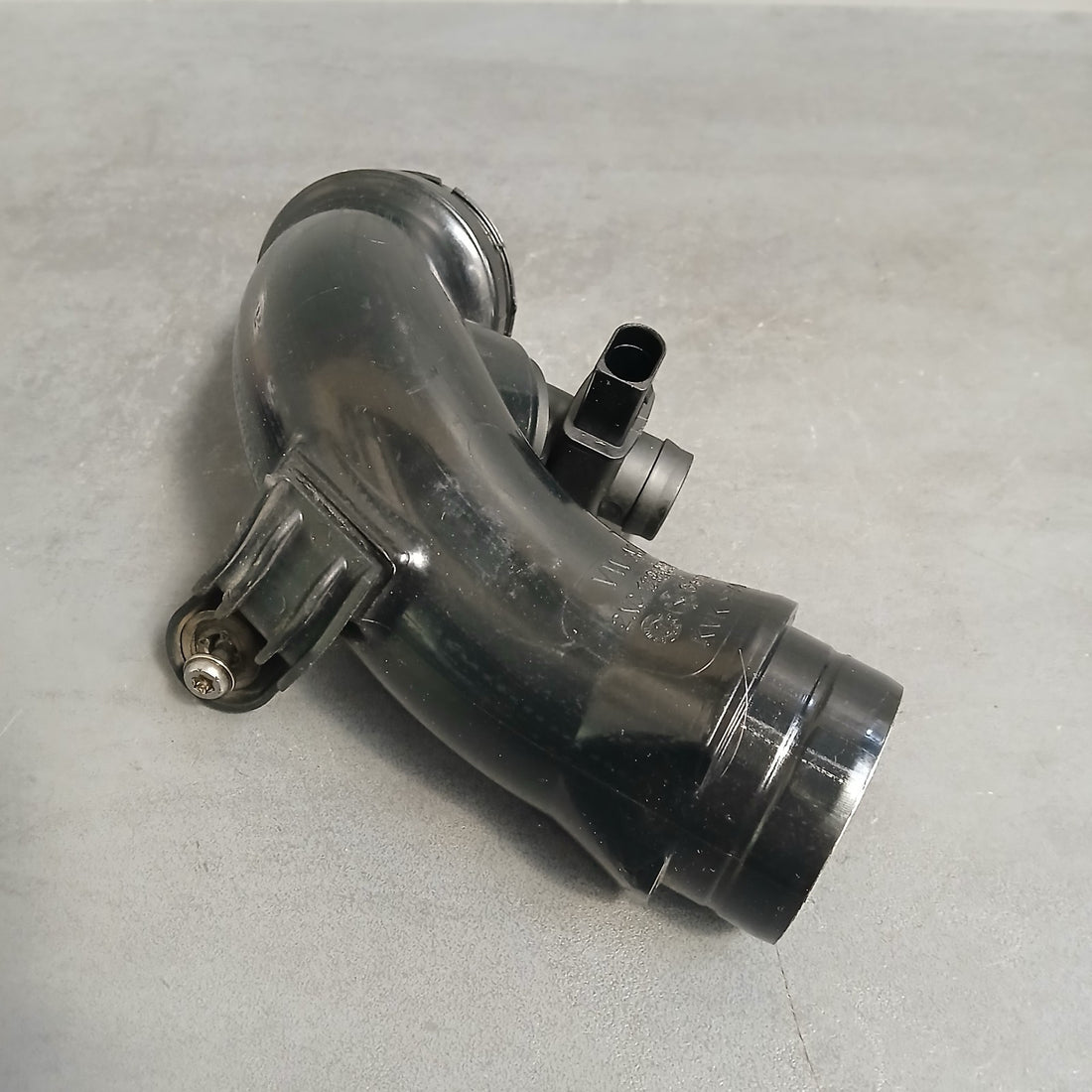 Original VW Crafter 2.0 TDI Ansaugrohr Turbolader mit Sensor  2N0129654D