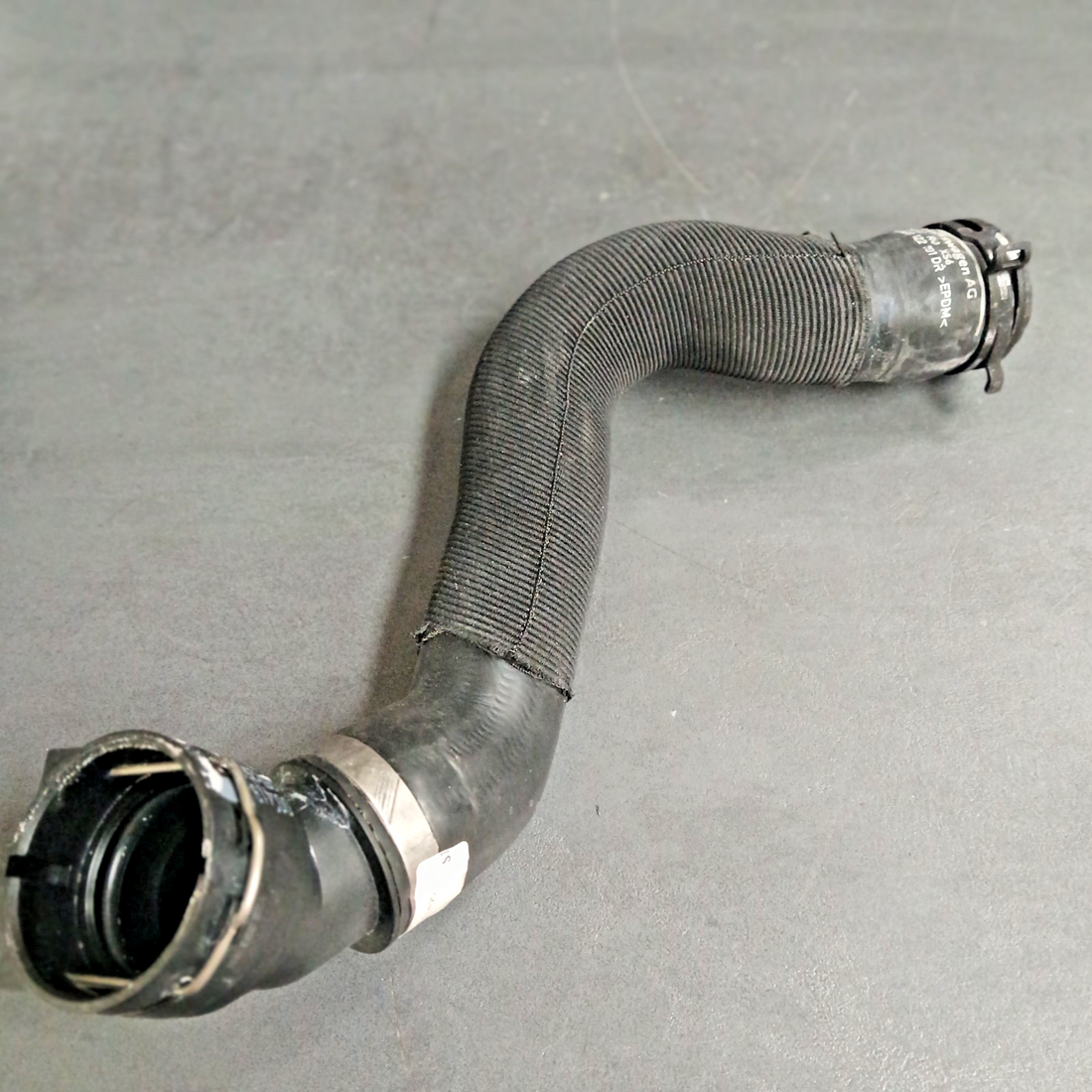 VW Touareg, Audi Q7 Q8, Porsche Kühlmittelrohr Schlauch 4M0122101DR