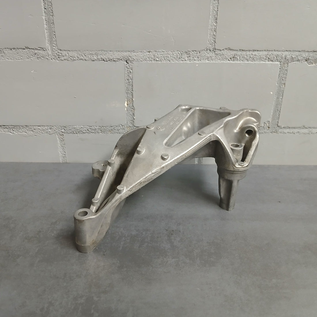 Original VW Seat Skoda Audi Motorhalter 04L199207G