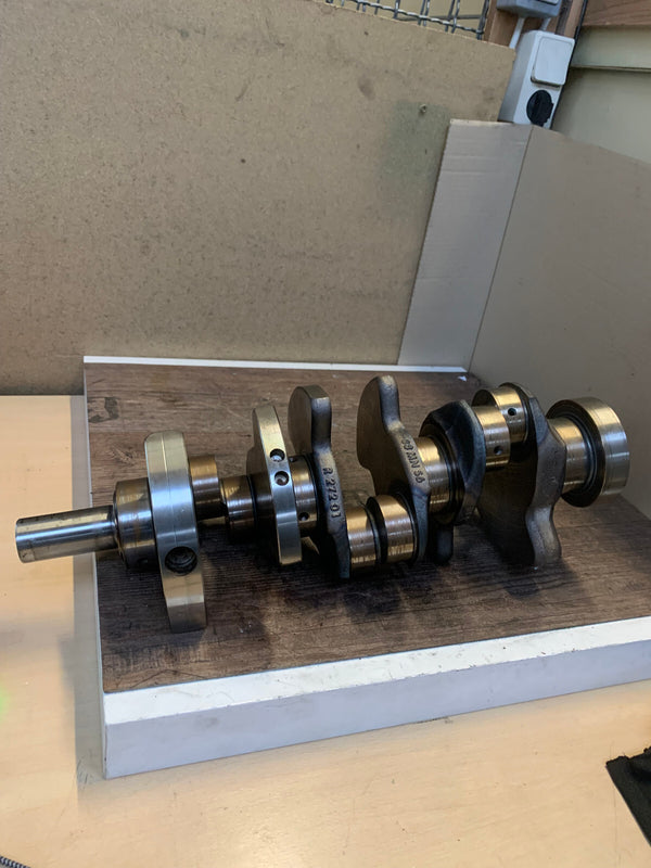 Original Mercedes-Benz 280 Crankshaft OM272.943