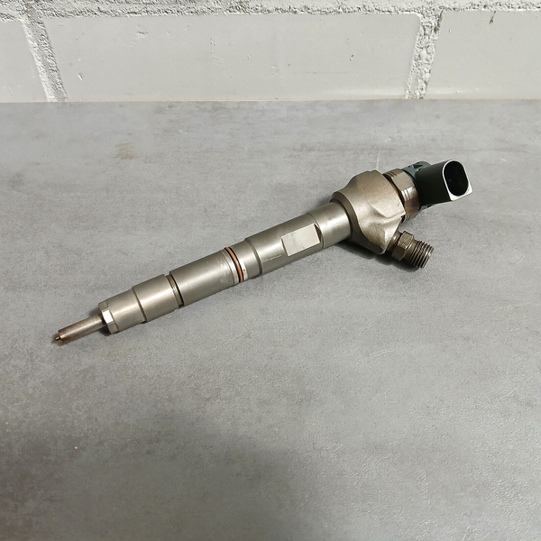 BOSCH Einspritzdüse Original VAG VW Skoda Audi Seat 04L130277E 0445110475