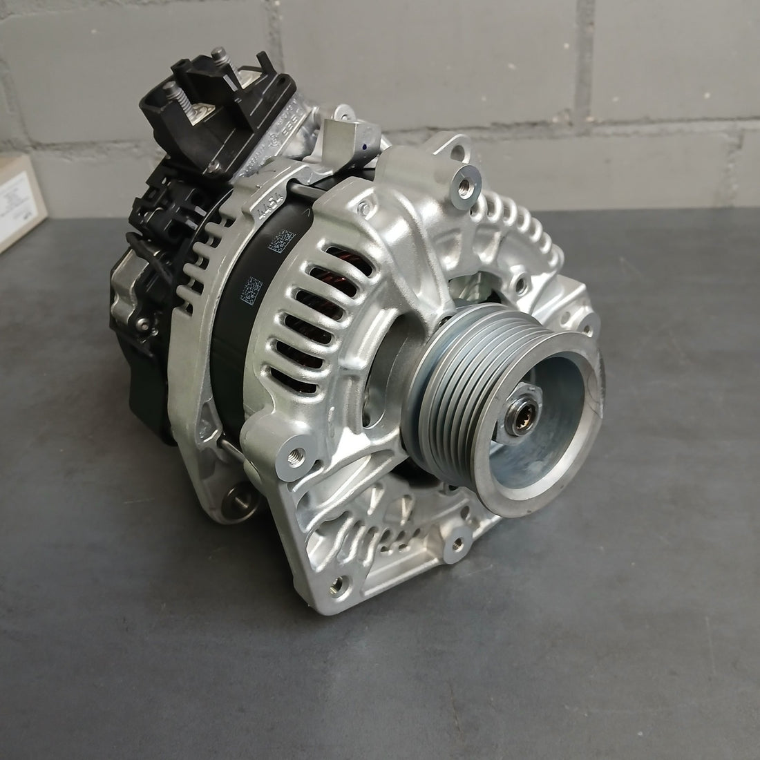 Original VW Drehstromgenerator Lichmaschine Generator 48V 250A    05E903020C