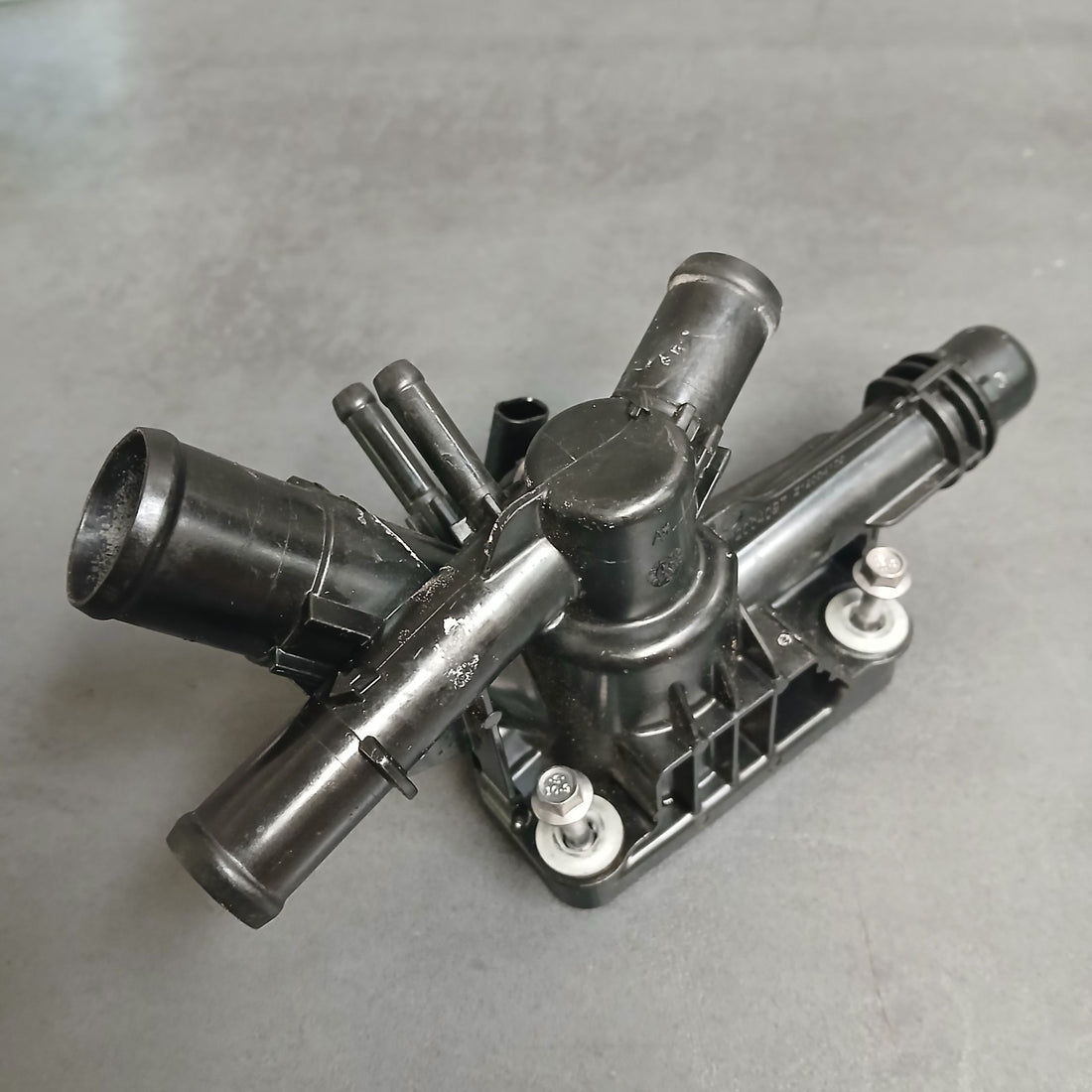 Original Opel Astra K Sports Tourer 1.2Turbo Thermostatgehäuse  55512491