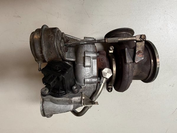 Turbolader BMW 5er (F10) (F11) 550i 11657576985 125.000 km