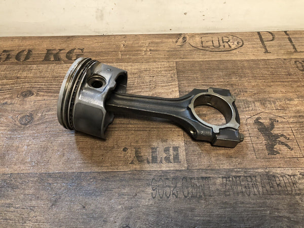 Mercedes W210 E230 M111.970 Piston Connecting rod A1110307417 A1040300620
