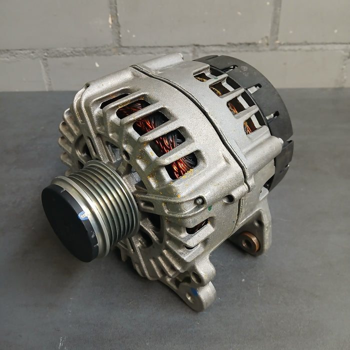 Original VW Touareg III Lichtmaschine 14V / 210A  059903024J