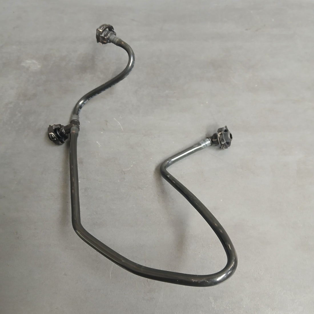 Original VW Touareg III CR7 Entlüftungsleitung Schlauch 4M0121081F