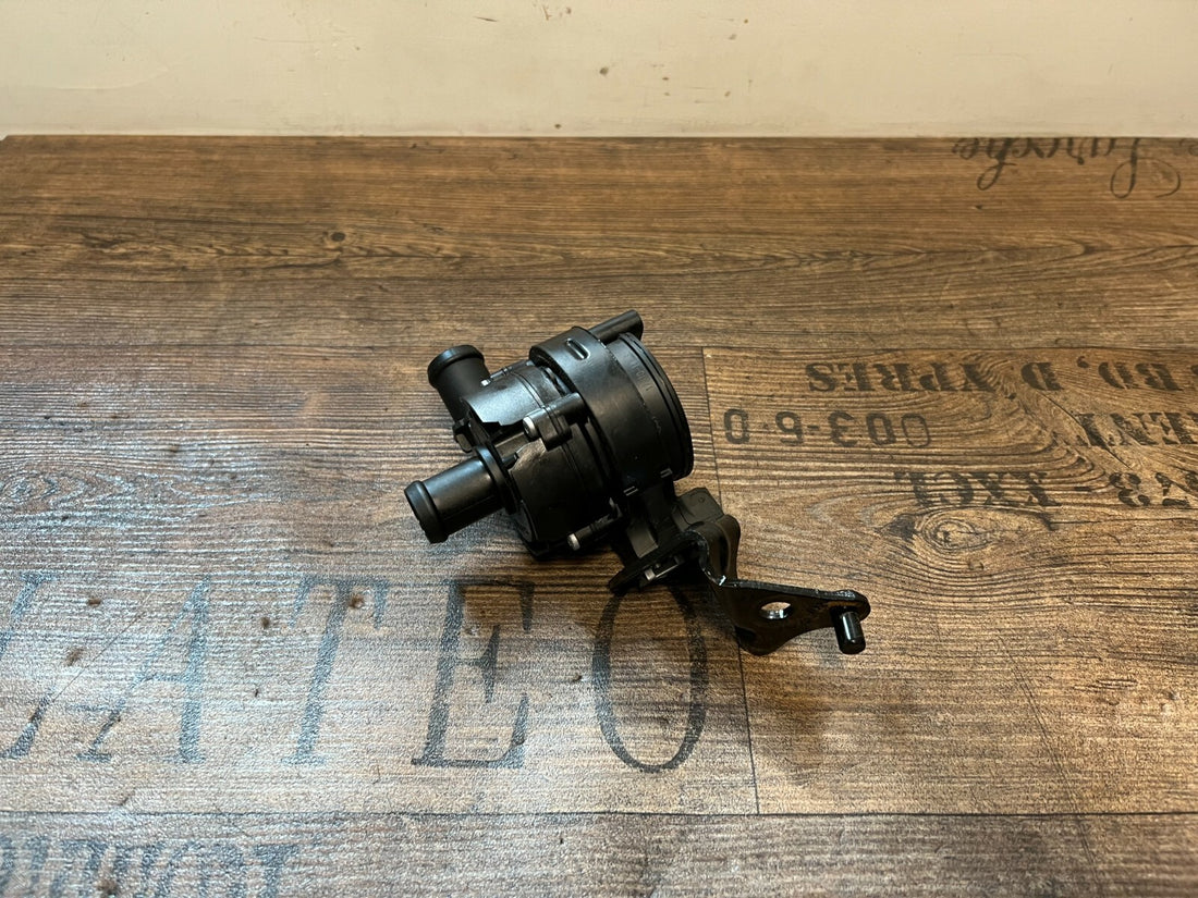 VW Passat 3G B8 1.8 TSI Zusatzwasserpumpe 5Q0965567H 0392023247