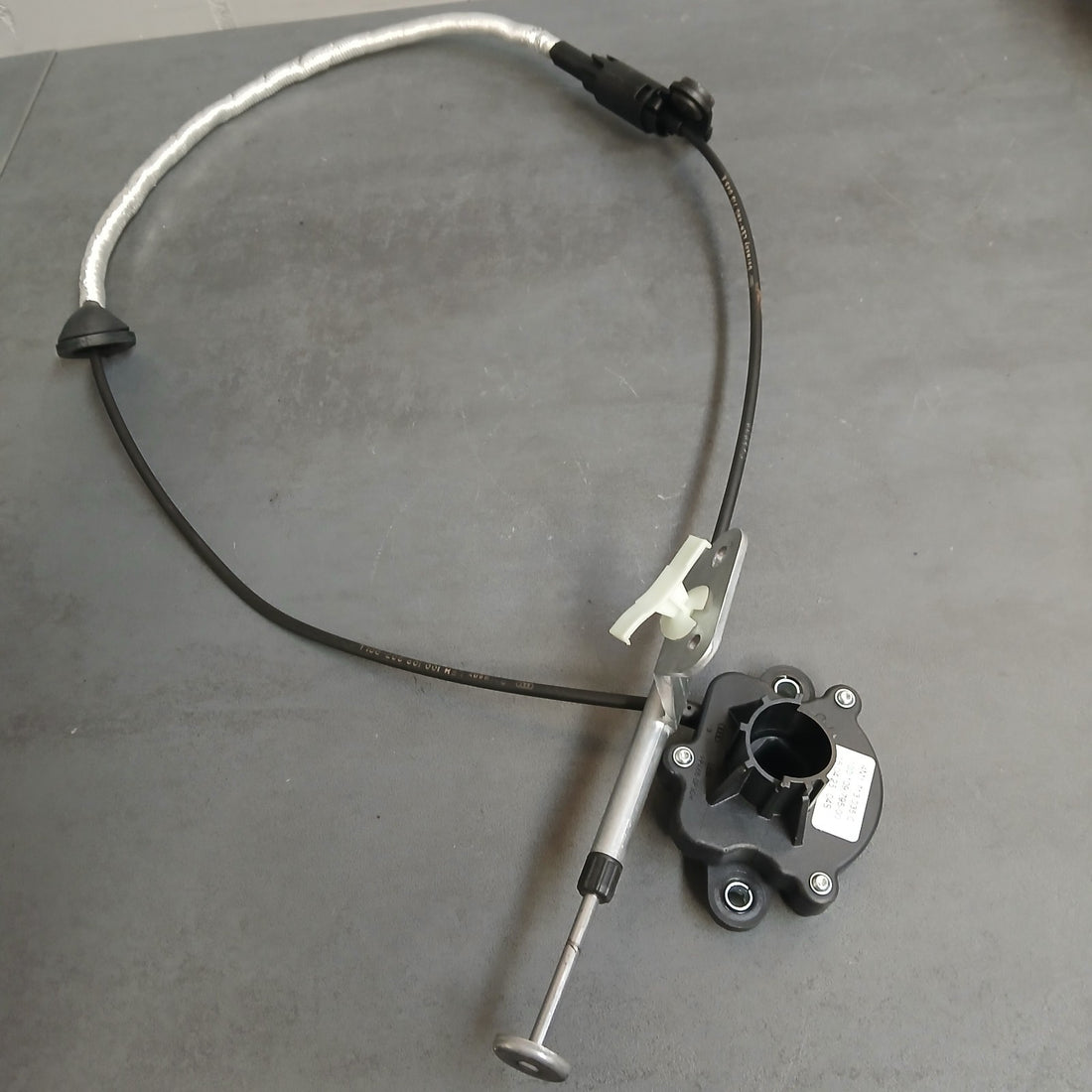 Original VW Audi Porsche Notentriegelung Getriebe Entriegelung 4M1713035C