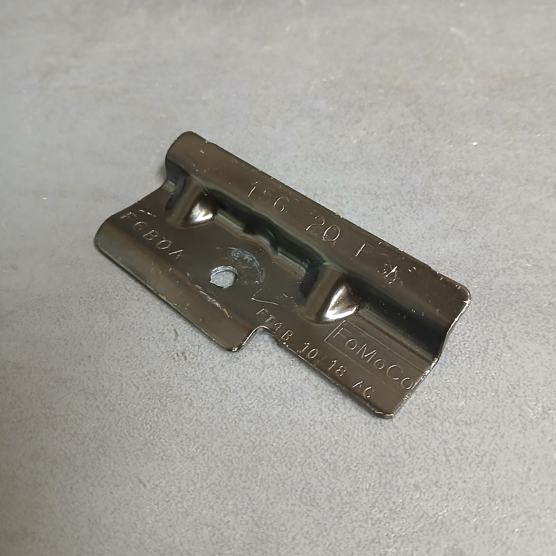 Original FORD KUGA II DM2 Akkuhalter FT4B10718AC