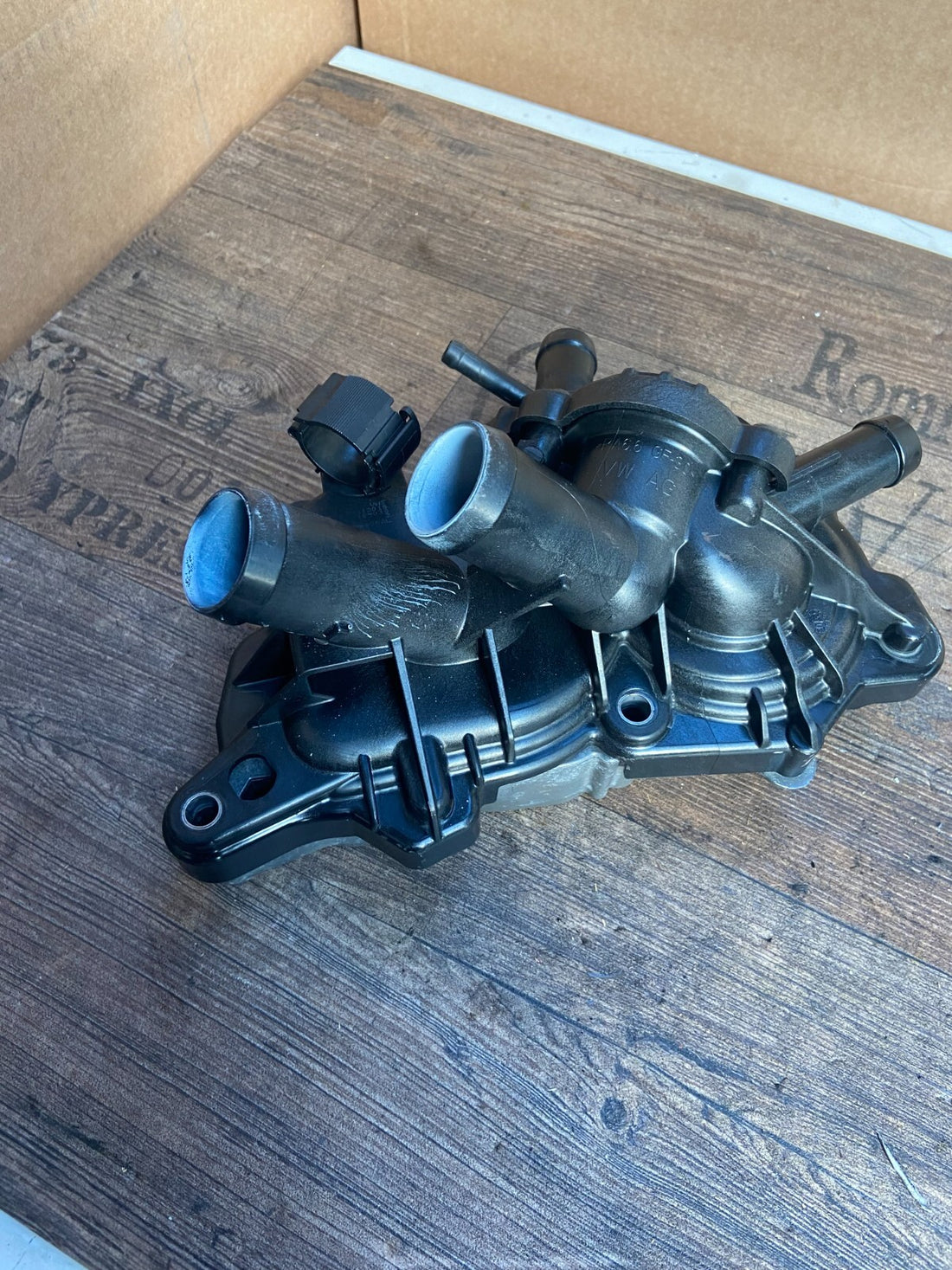 Original VW Touran 1.2 TSI CYV Wasserpumpe mit Thermostat 04E121042M