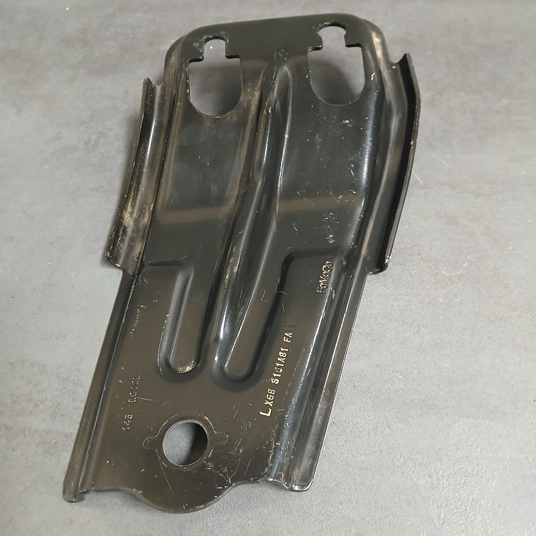 Original FORD KUGA III Kotflügelhalter vorne links LX6BS101A81FA