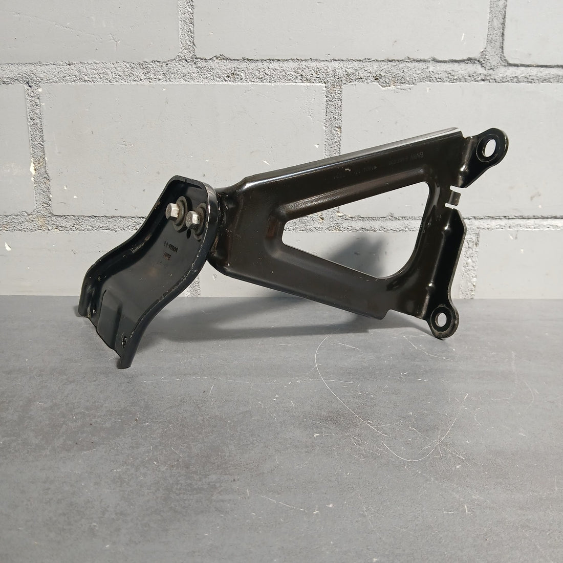 BMW i4 eDrive40 G26 BJ.2022 rechte Seitenstrebenhalterung 6897636-01